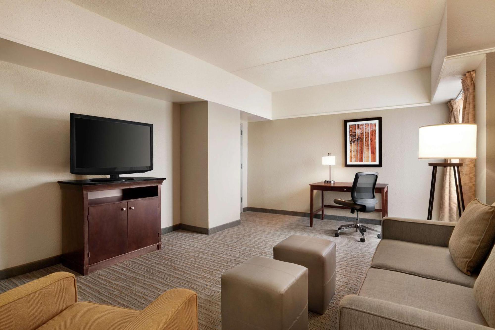 Embassy Suites Брунсуик Екстериор снимка