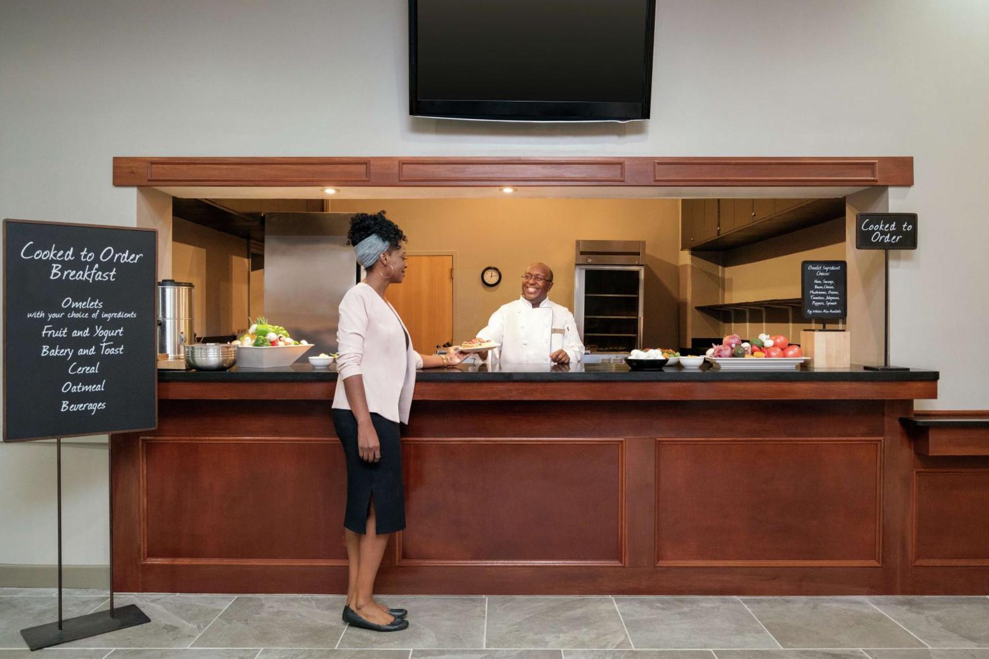 Embassy Suites Брунсуик Екстериор снимка