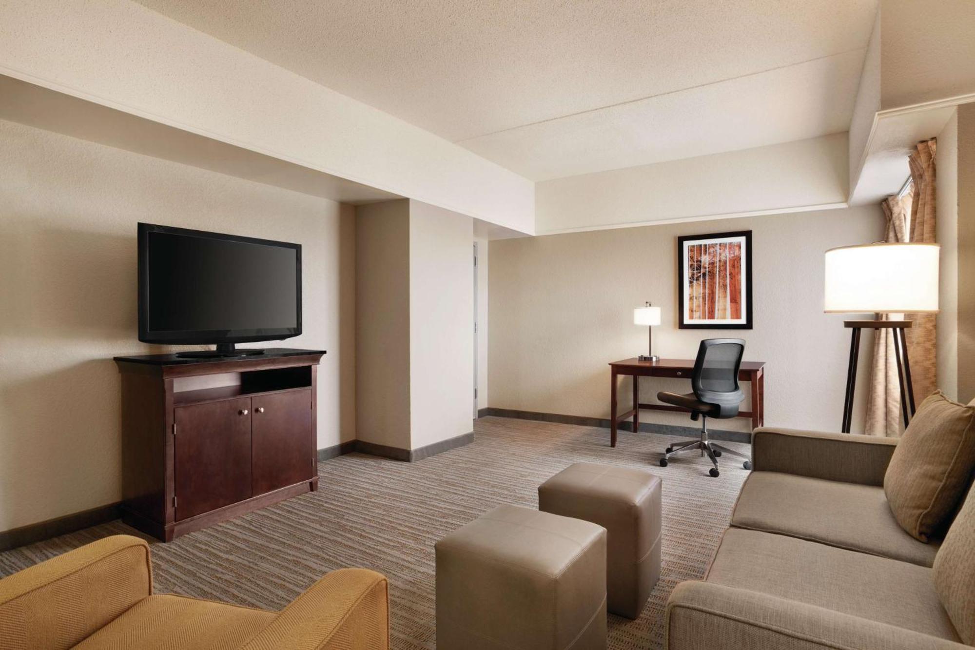 Embassy Suites Брунсуик Екстериор снимка